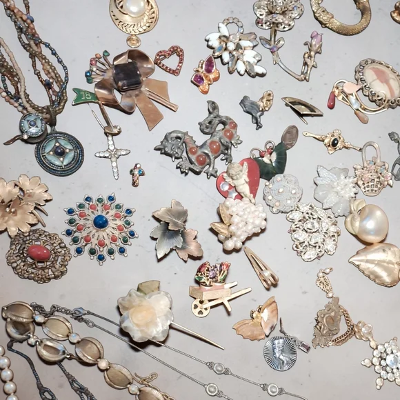 ANTIQUE BROCHES, NECKLACES, EARINGS, BRACELETS & NECKLACE PENDENTS☺️ - Picture 3 of 15